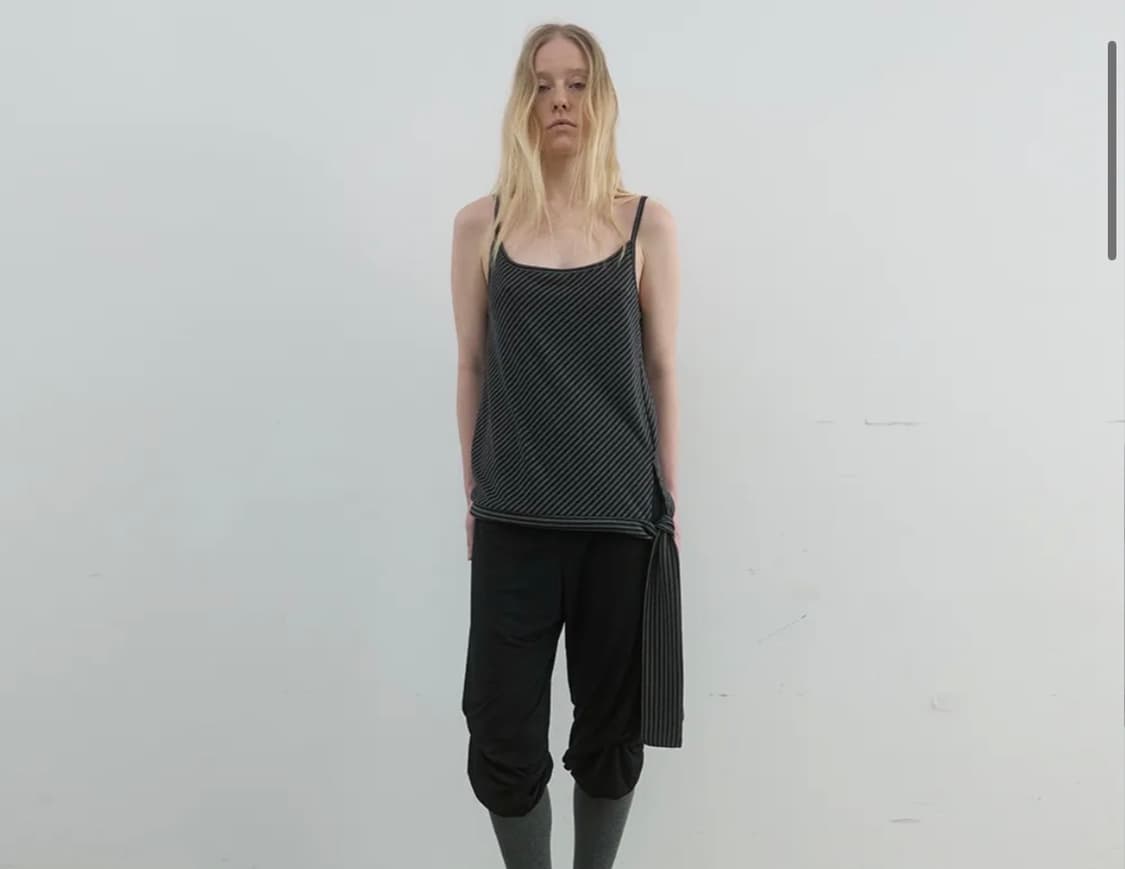 낫띵에브리띵 DIAGONAL STRIPED SLEEVELESS TOP 상품이미지1