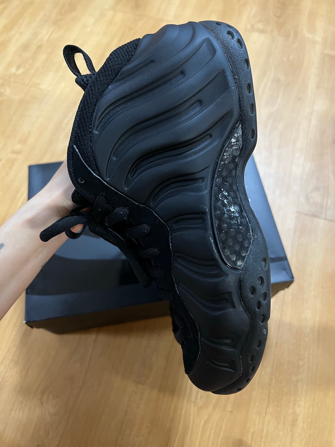 나이키 에어폼포짓 올블랙 260 판매 상품이미지6