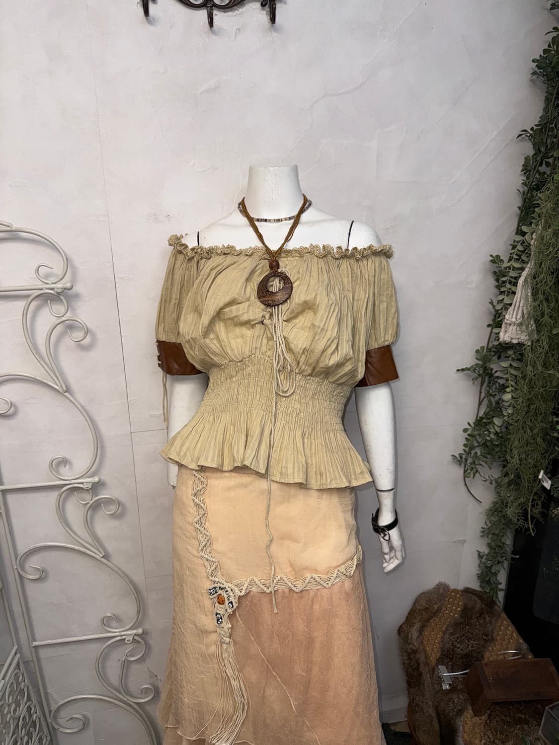 Beige bohemian western laceup 오프숄더 bl 상품이미지5
