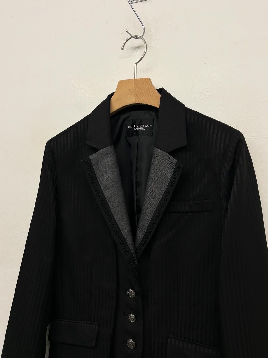 미치코런던 Y2K 블랙 자켓 + 플리츠 스커트 셋업 상품이미지3