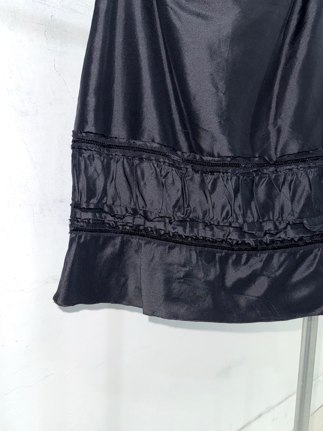Black Wrinke Detail Midi Skirt 상품이미지10