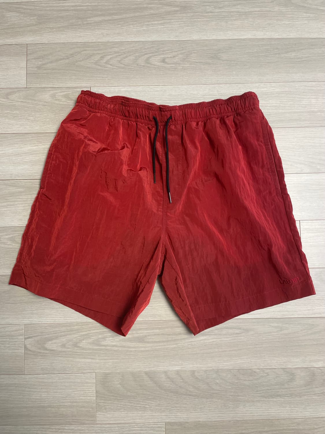 [28w] 랩101 메탈릭 레드 쇼츠 상품이미지1
