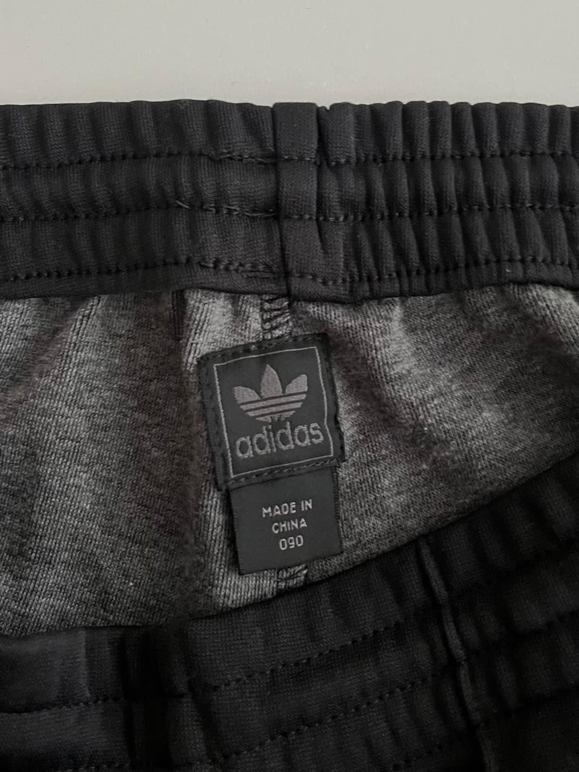 90) 아디다스 트랙 팬츠 블랙 레드 상품이미지4