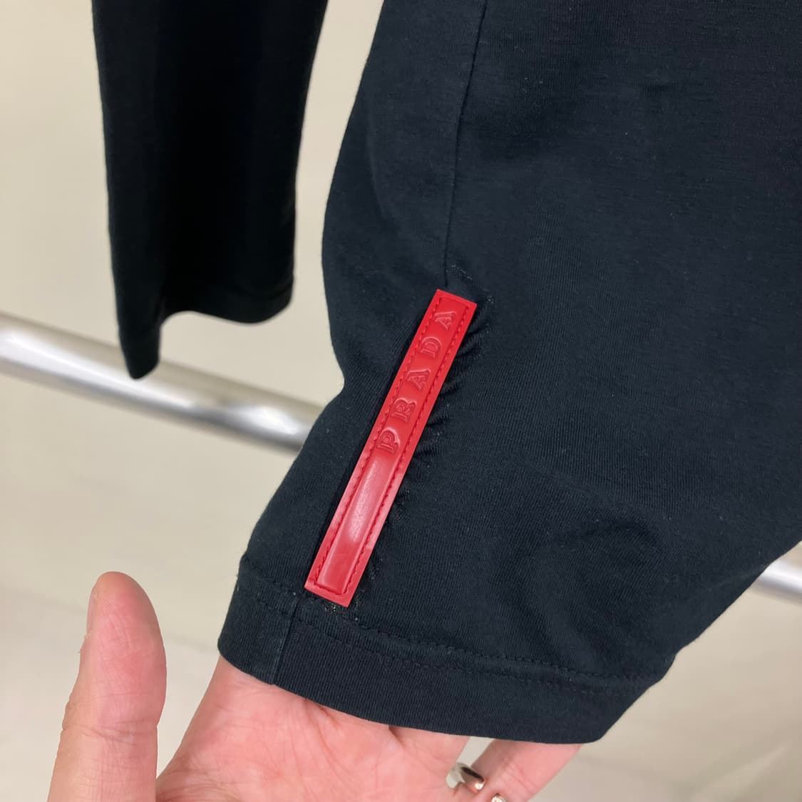 프라다 블랙 v넥 롱슬리브 xs 상품이미지4