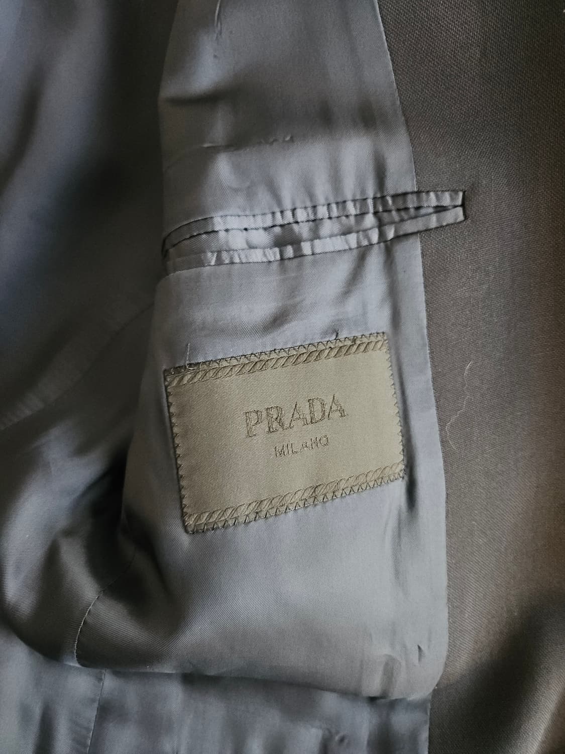 프라다 금장버튼 블레이저 상품이미지5