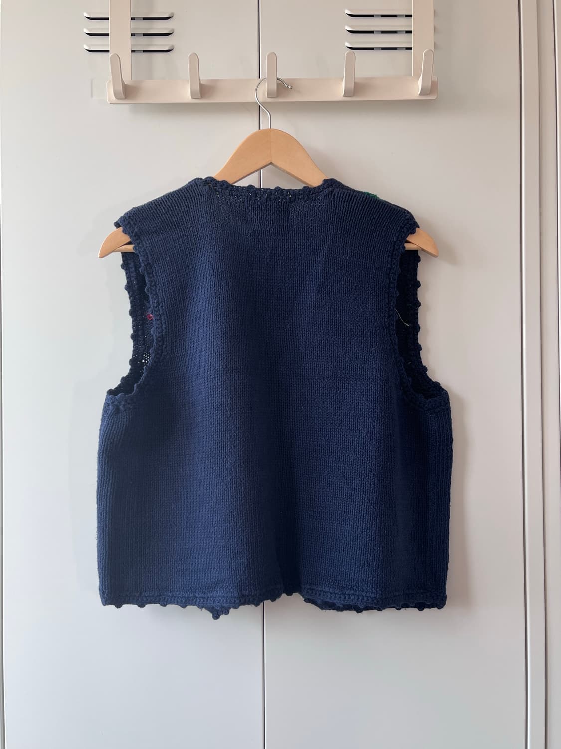 Heirloom collection 크리스마스 고양이 자수 니트 조끼 상품이미지9