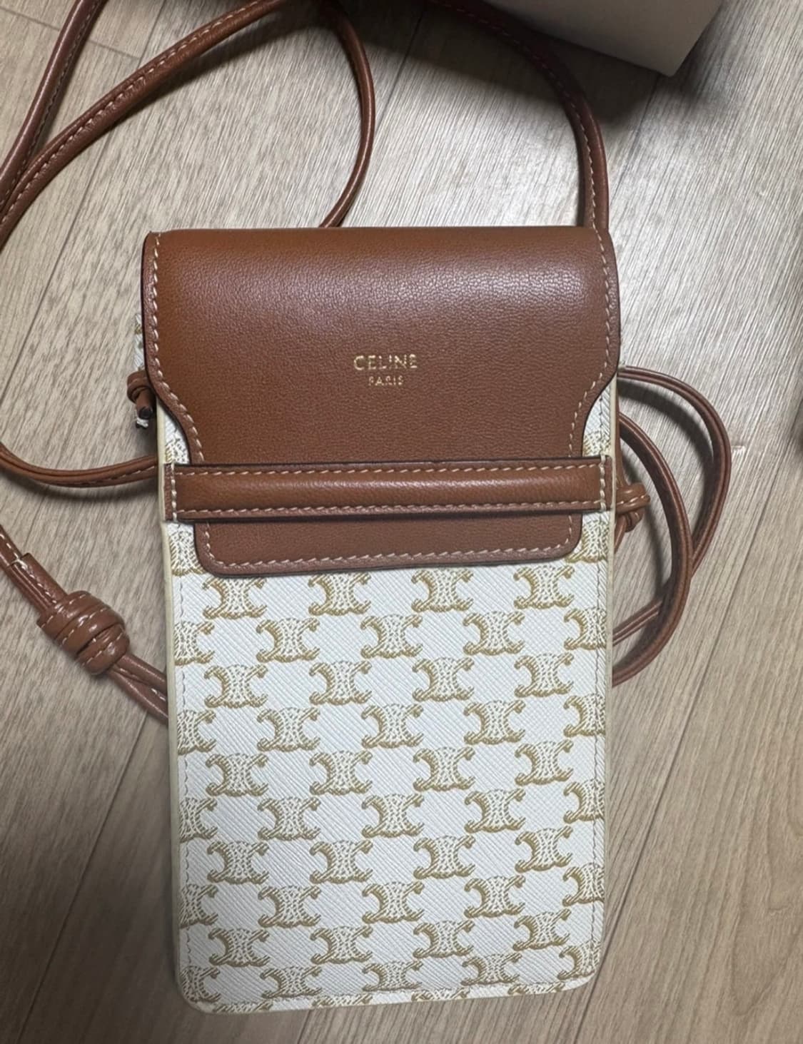 셀린느 트리오페 폰 파우치 화이트/탠 상품이미지1