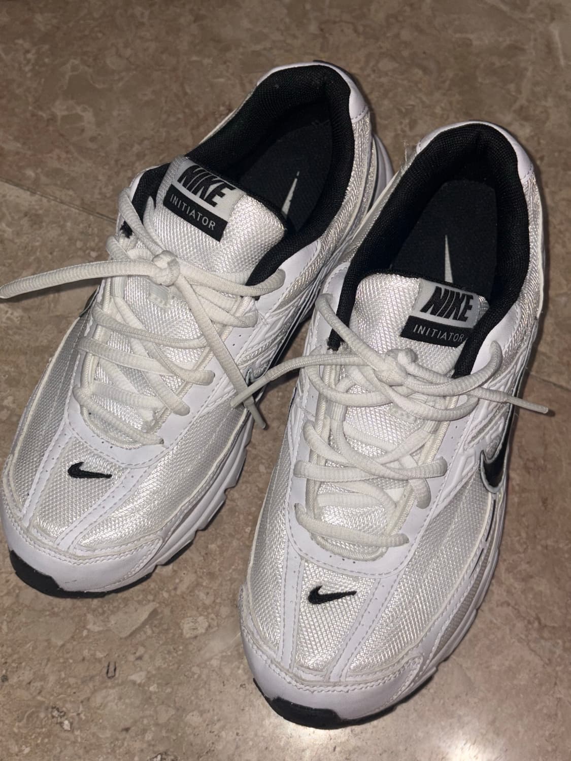 나이키 이니시에이터 화이트 블랙 상품이미지2