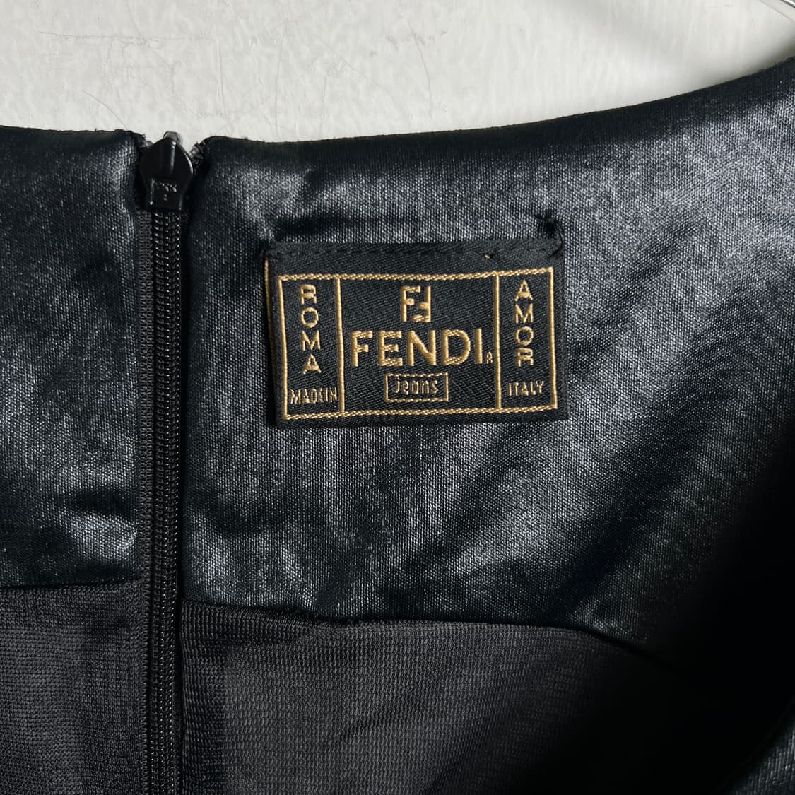 Fendi 펜디 진스 로고 스월 슬리브리스 탑 42 상품이미지3