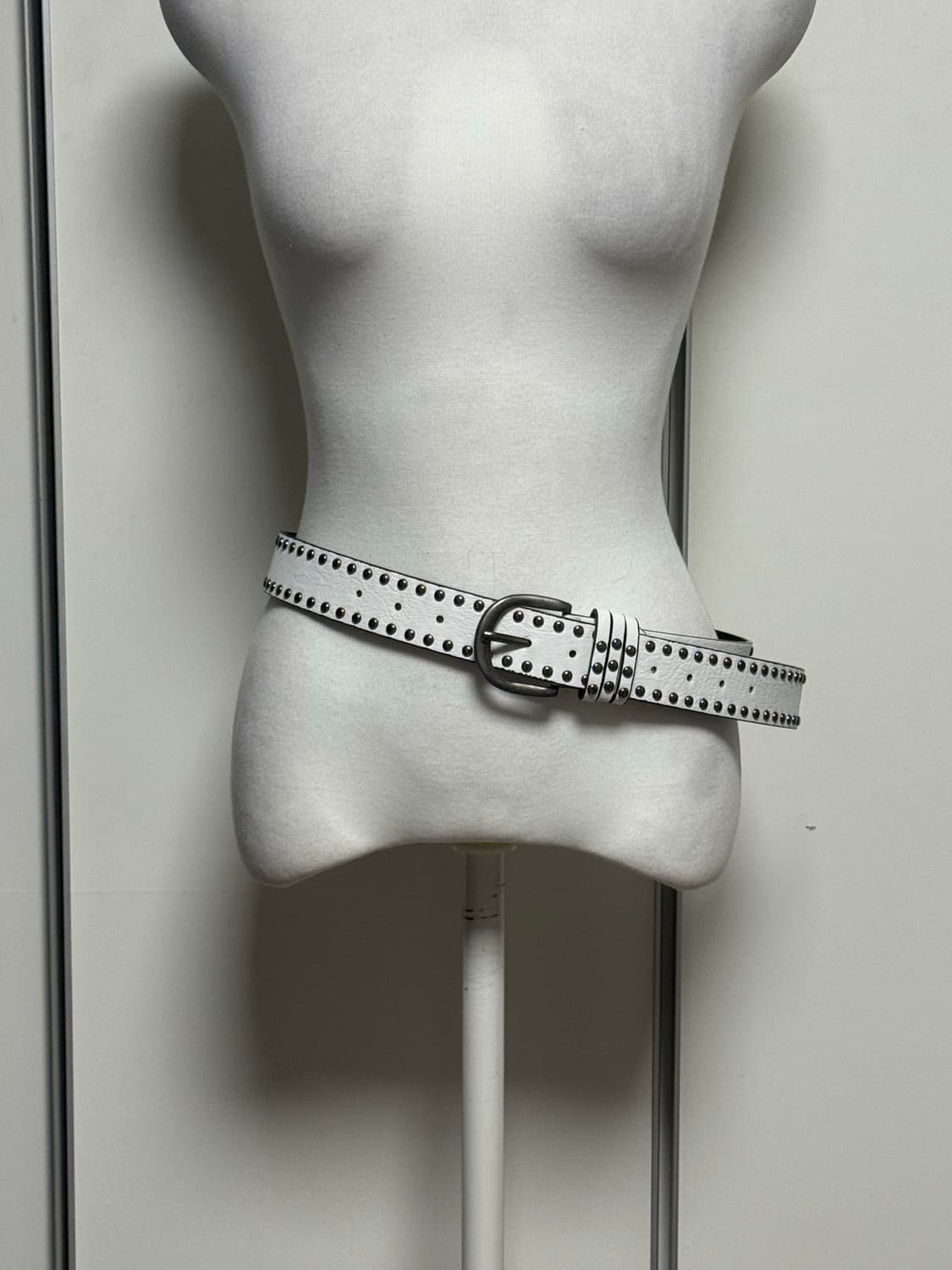 스터드 벨트 화이트  상품이미지1
