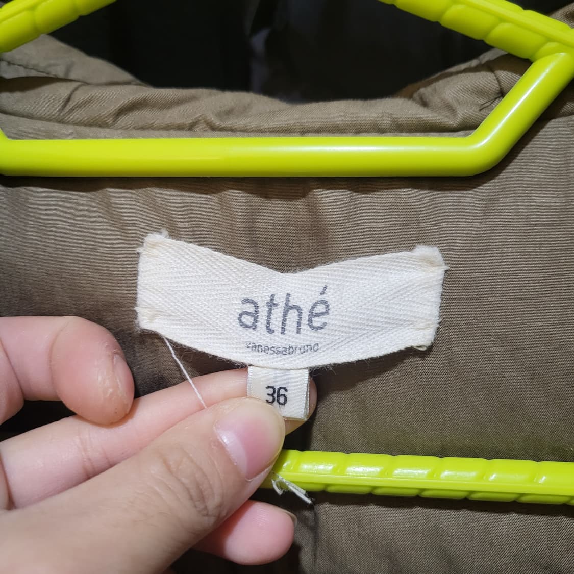 아떼 바네사브루노 후드 롱 패딩 점퍼 카키 상품이미지4