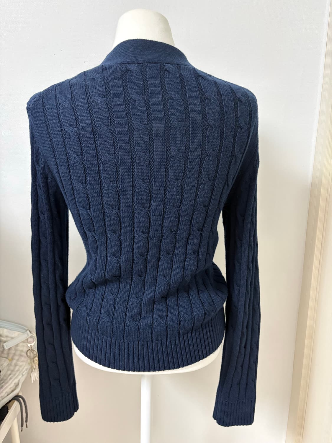 게스 브이넥 케이블 가디건 네이비 상품이미지3