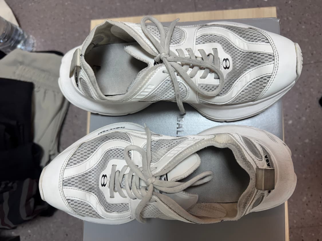 발렌시아가 서킷 올화이트 한정판  상품이미지1