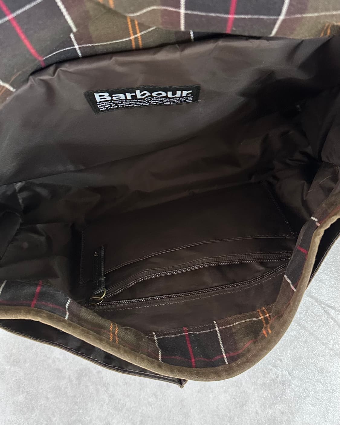 바버 에센셜 왁스드 메신저 백 (vac.4) 상품이미지6