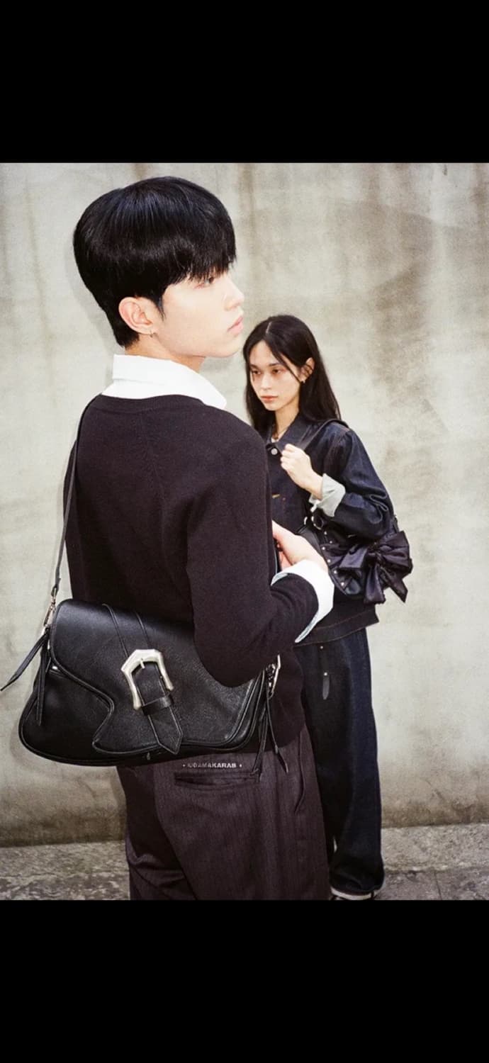 이우가마카라스  Bumpy buckle holster bag 상품이미지2