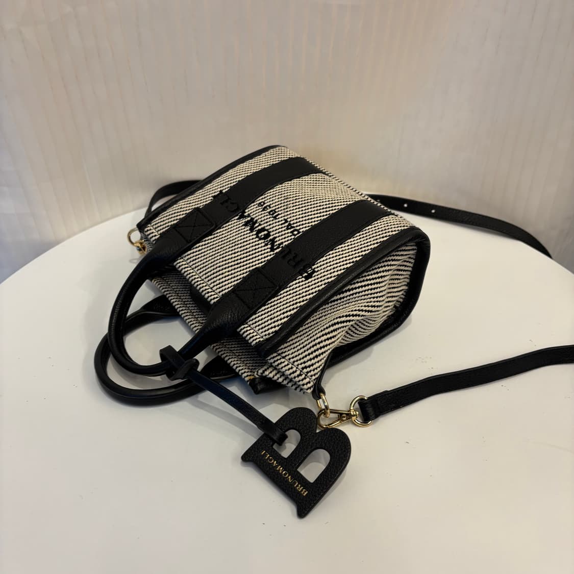 정품 브루노말리 캔버스 크로스백     상품이미지8