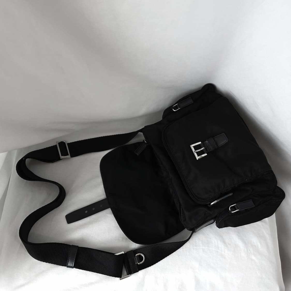 [정품 PRADA] 프라다 사이드 투포켓 나일론 메신저백 크로스백 상품이미지6