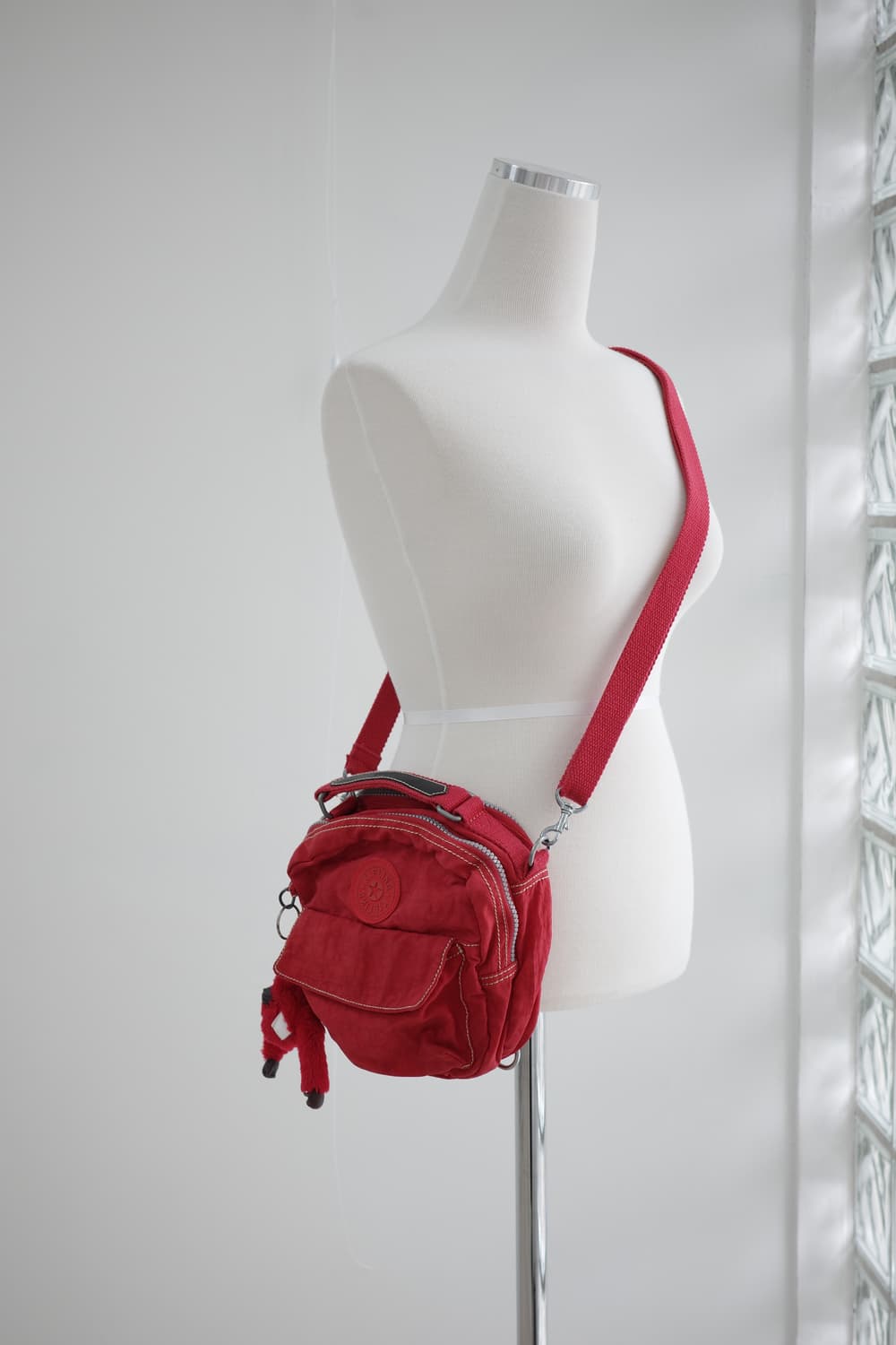 Kipling red cross bag 상품이미지2