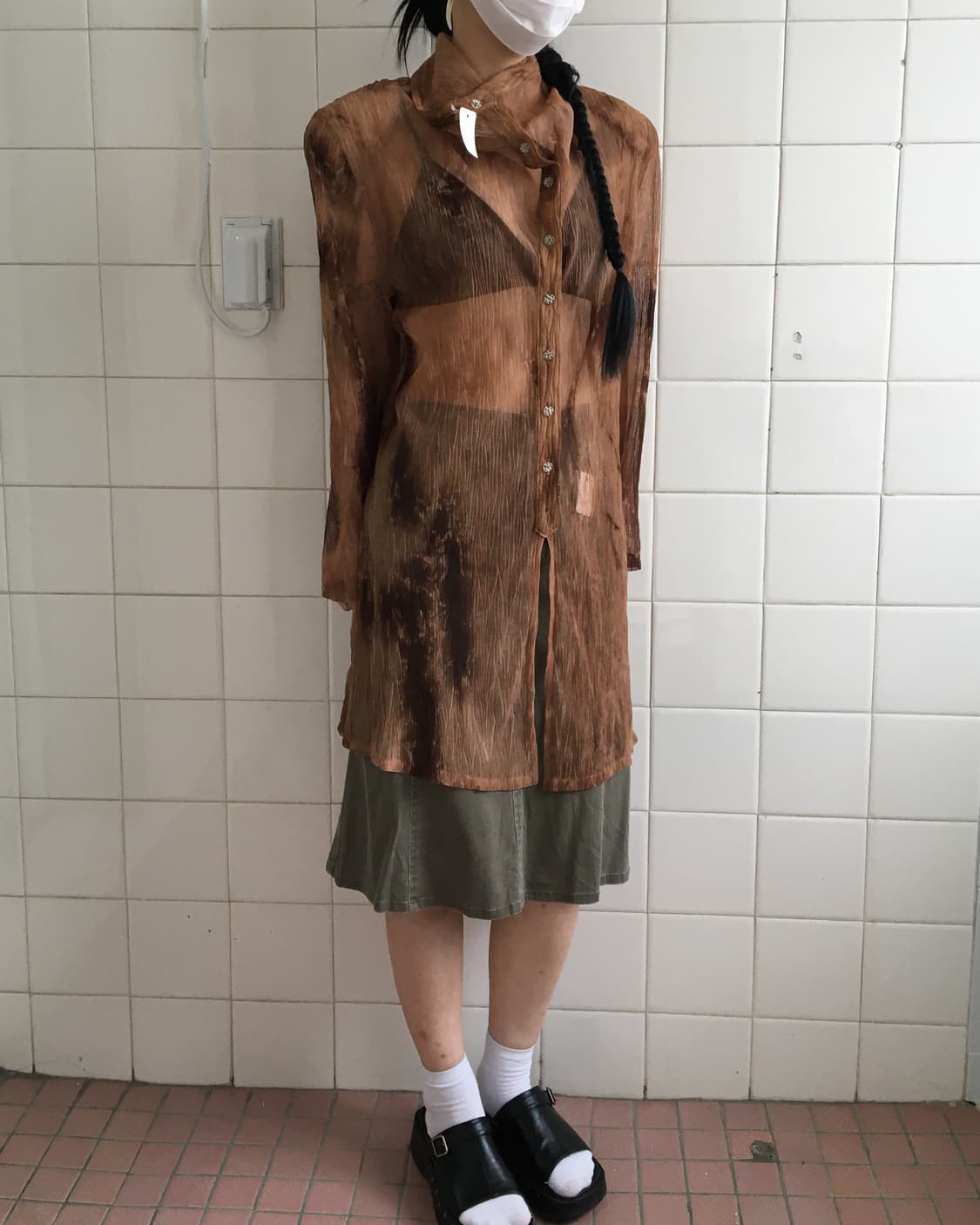 Dyed pleats high neck blouse 상품이미지1