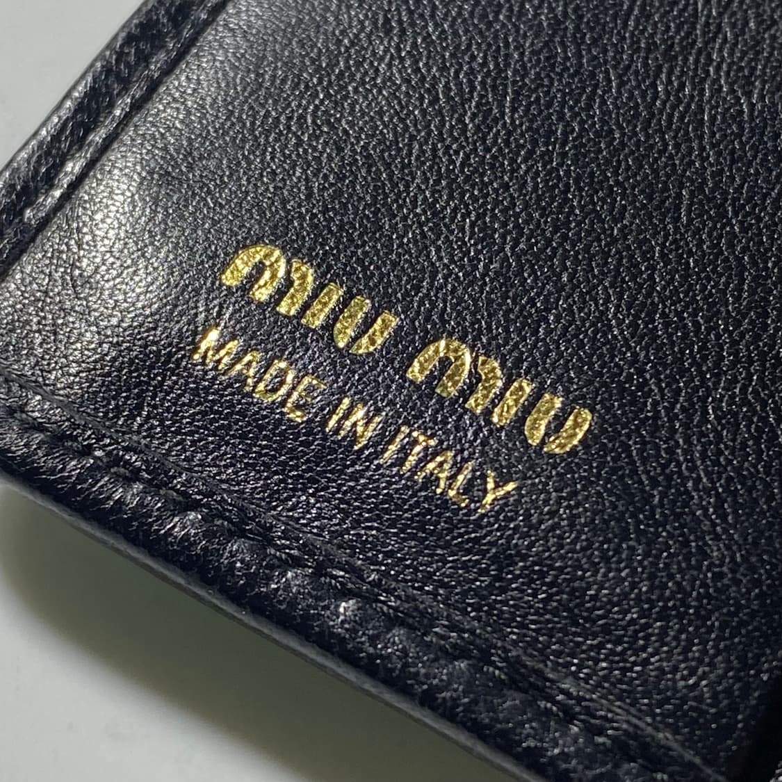 [정품] MIU MIU 미우미우 마테라쎄 나파레더 컴팩트 반지갑 상품이미지9