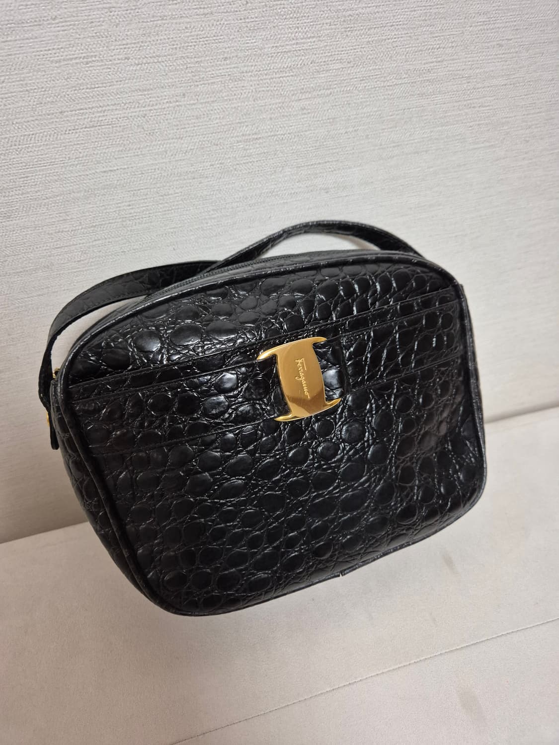 페레가모 크로스백 상품이미지1