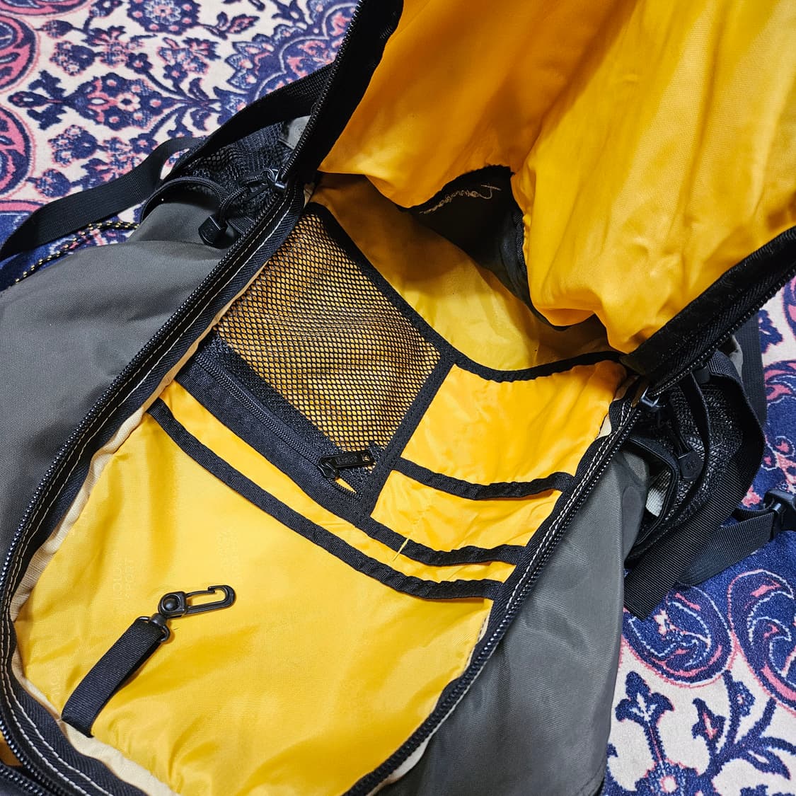 코오롱 올드스쿨 카키 배색 고프코서 등산백팩 27리터 상품이미지7