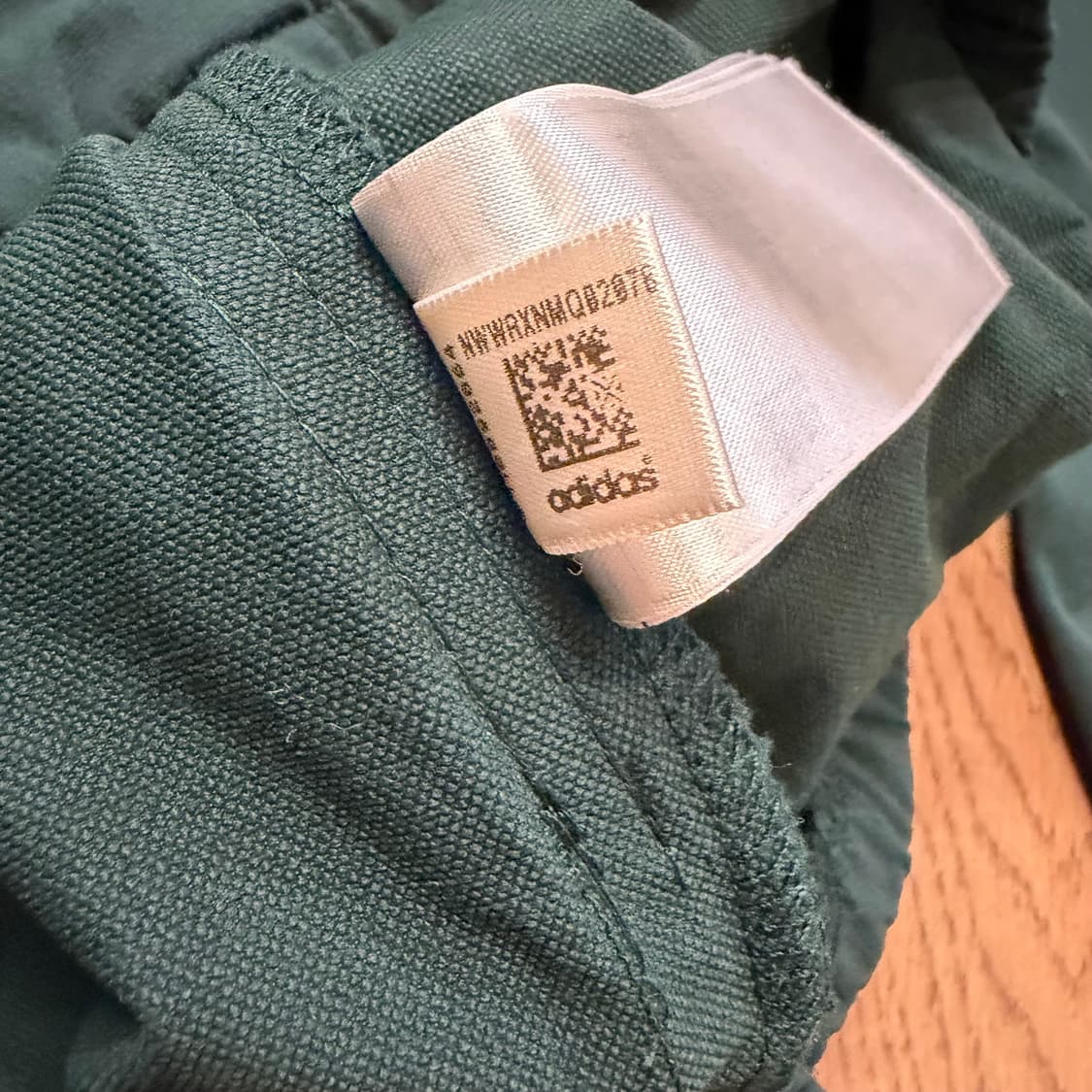 아디다스(NCT 해찬 착용 모델) 트레포일 3스트립 그린 웜업 탑 상품이미지6