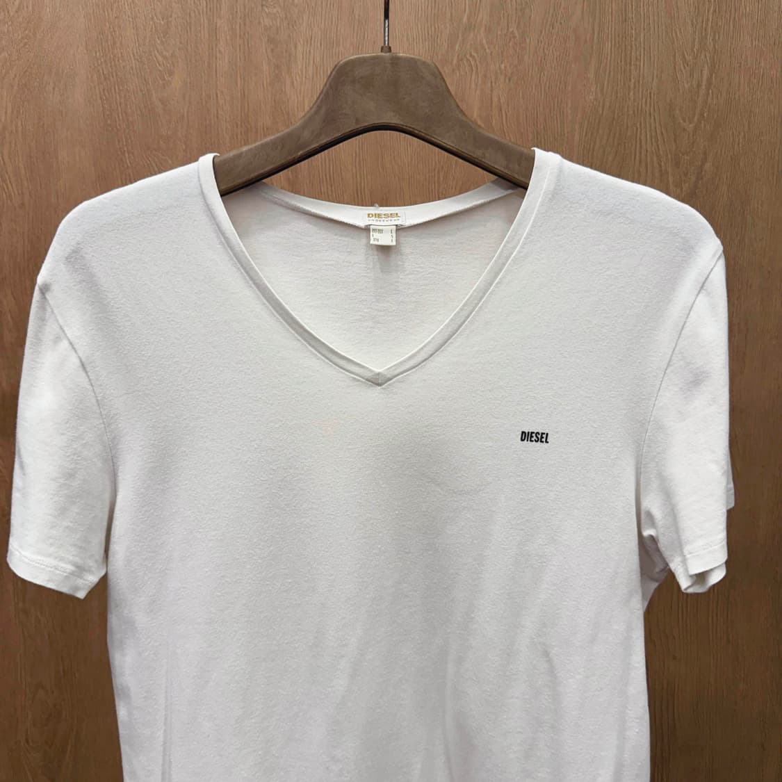 디젤 언더웨어 브이넥 반팔 티셔츠 미니 로고 디테일 화이트 상품이미지4