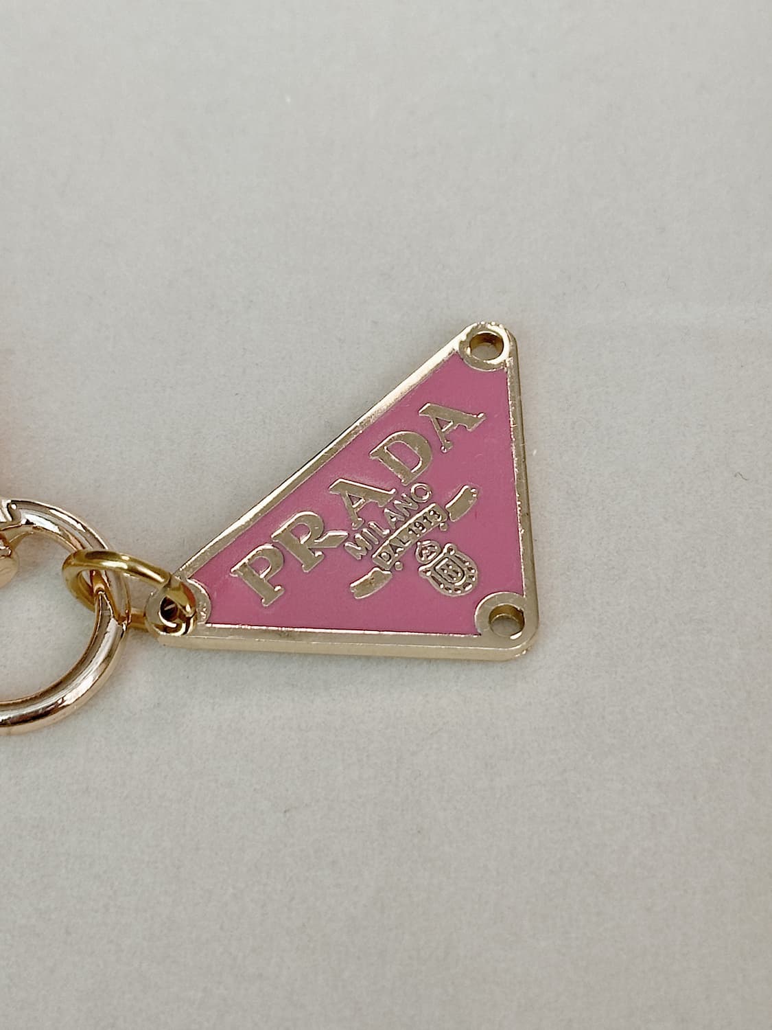 프라다 삼각 로고 키링 핑크 업사이클링 상품이미지2