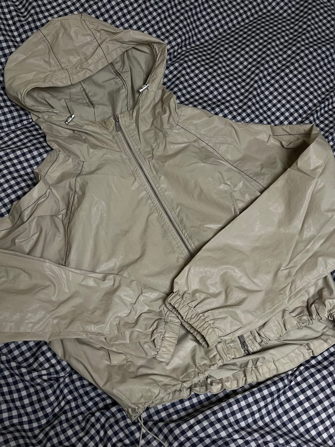 마뗑킴 matin kim 크롭 후디 코팅점퍼 베이지  상품이미지3