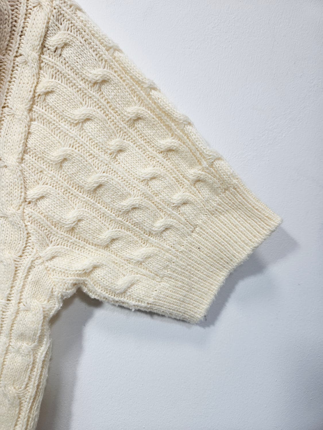 브이넥 꽈배기 반팔 니트 상품이미지4