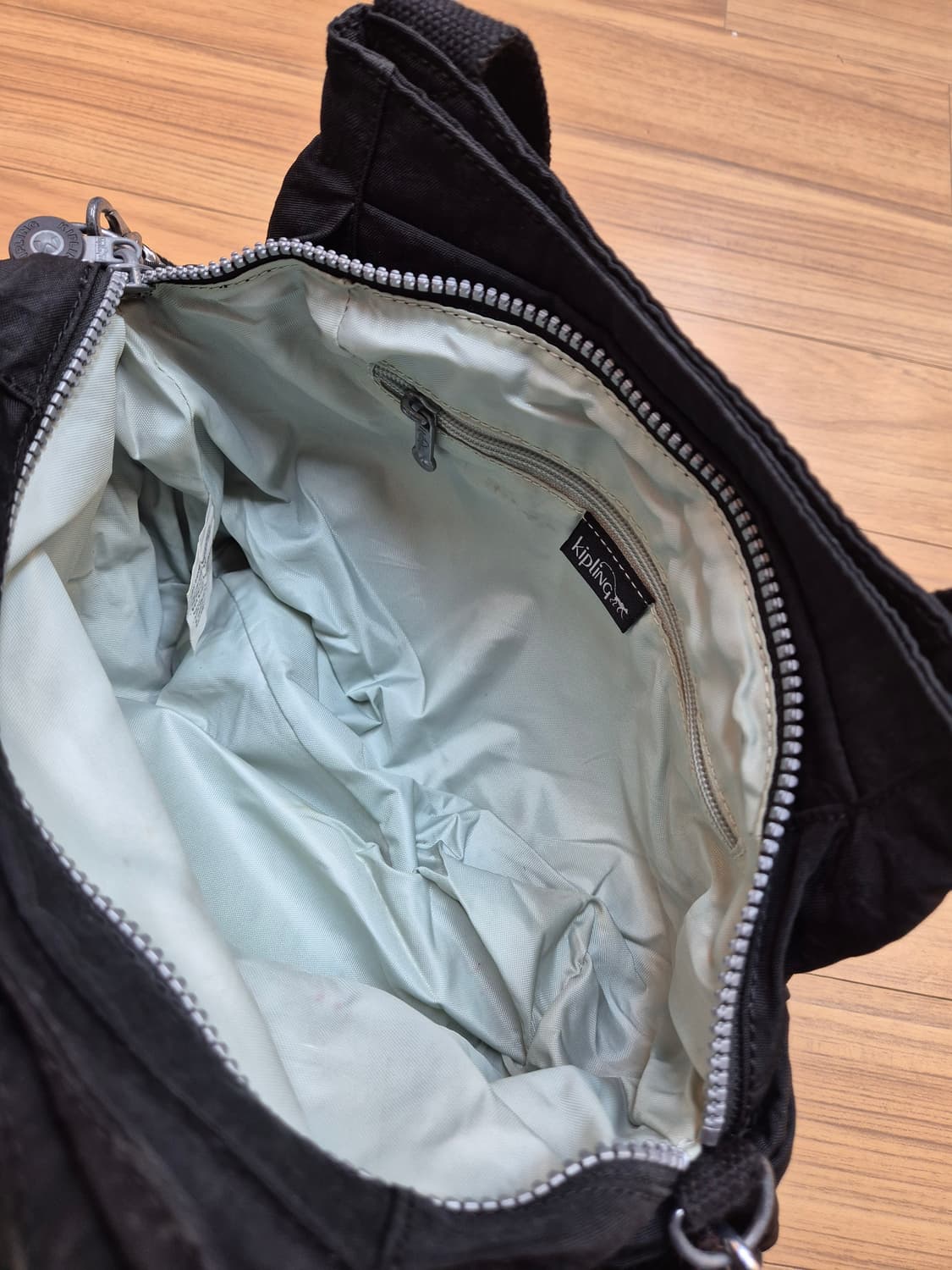 키플링 Fairfax 블랙 토트백입니다. 숄더백, 크로스백으로도 활용 가 상품이미지4