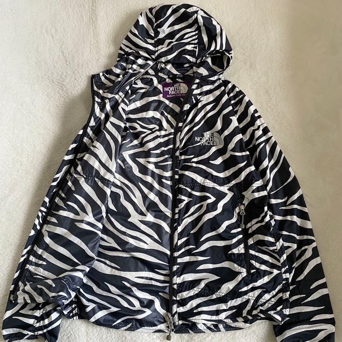 노스페이스 퍼플라벨 퍼텍스 지브라 프린트 마운틴 윈드 파카 상품이미지6