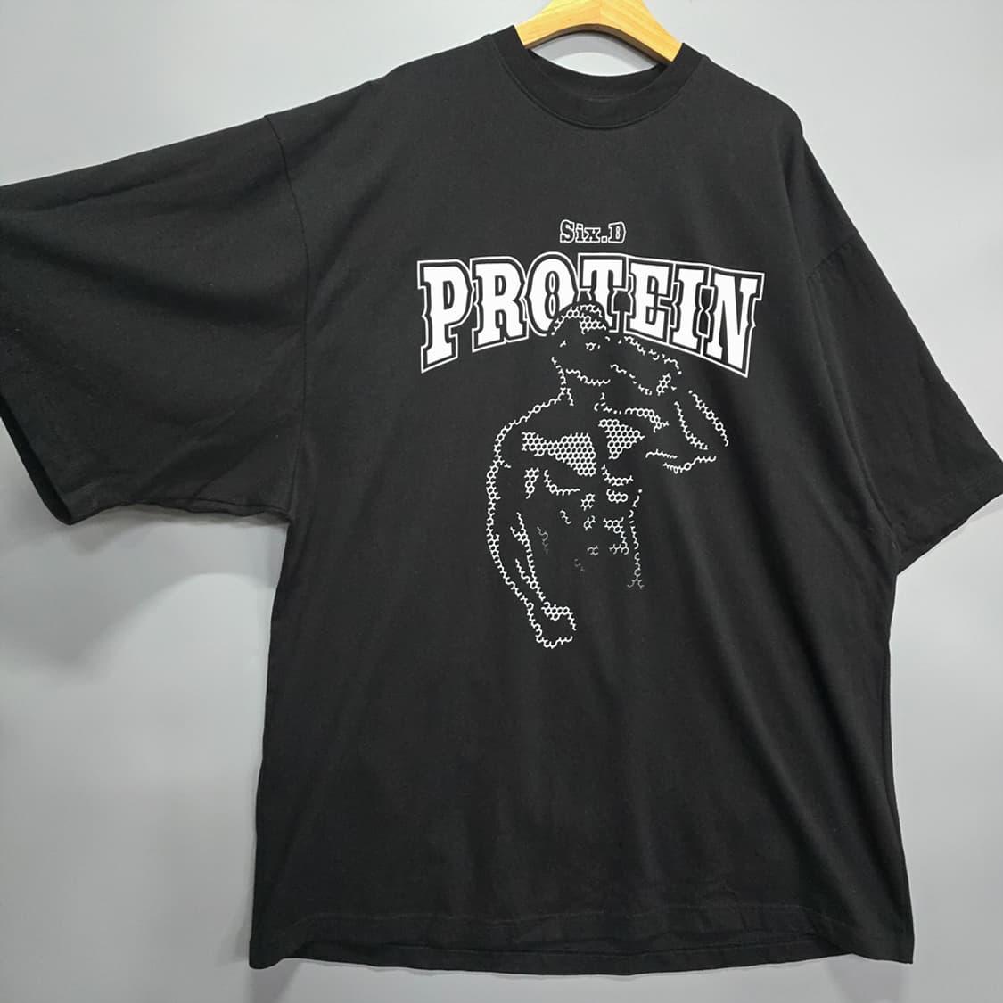 새제품)본투윈(BORNTOWIN) 프로틴 그래픽 오버핏 반팔티 F 상품이미지2