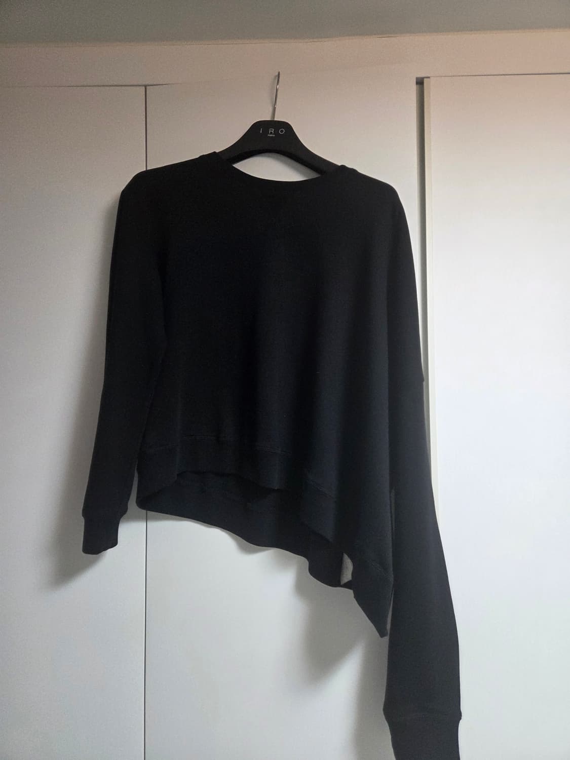 메종마르지엘라 MM6 비대칭 맨투맨 상품이미지1