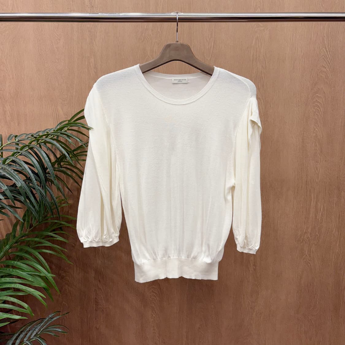 드리스 반 노튼 라운드넥 긴팔 니트 밑단 시보리 퍼프 디테일 아이보리 상품이미지1