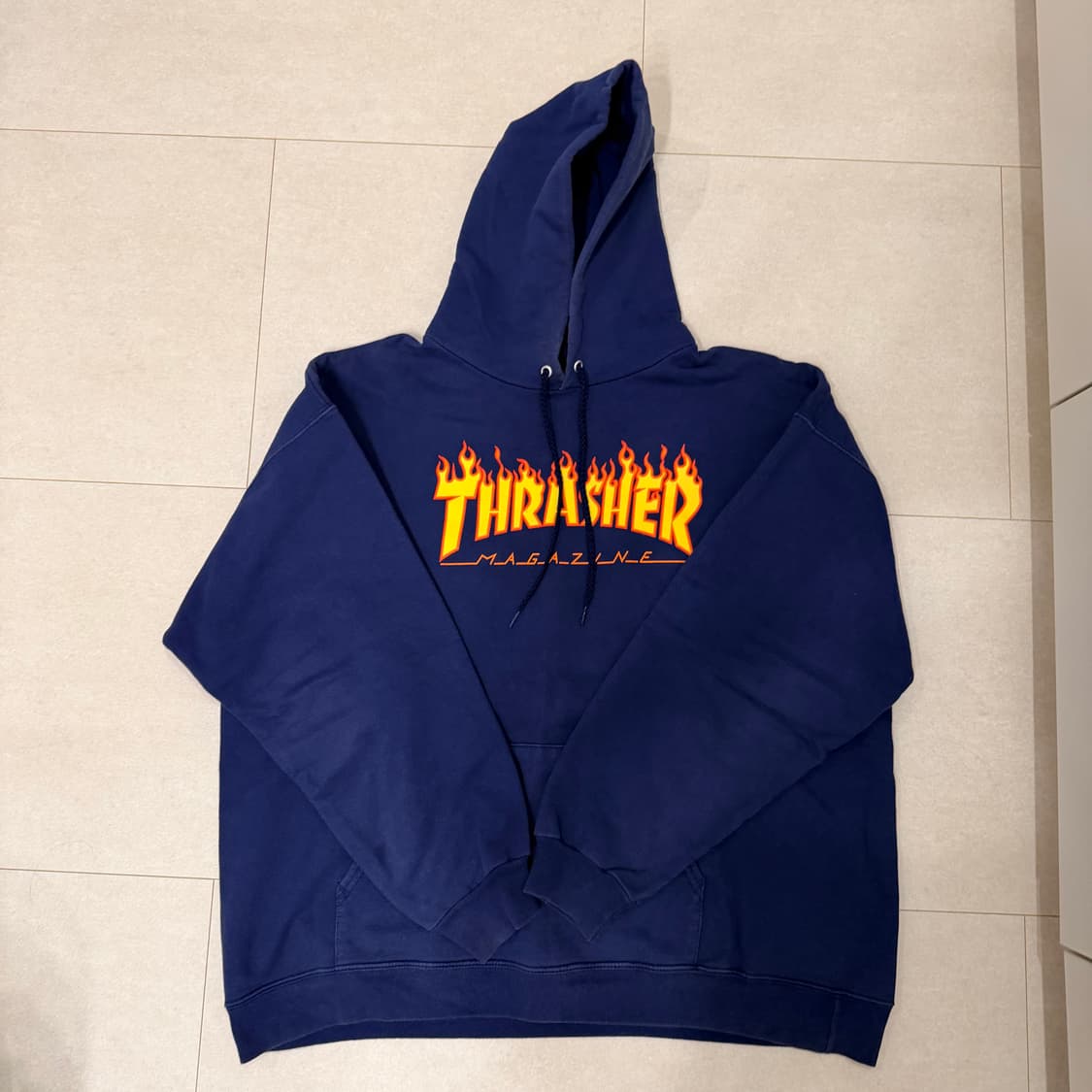 트래셔 매거진 후드 네이비 상품이미지1