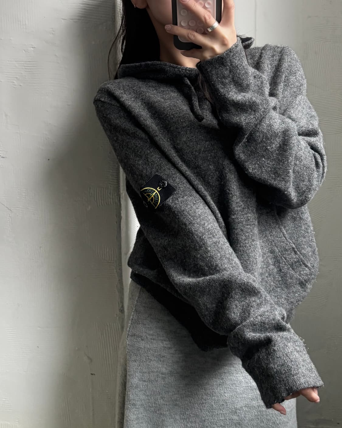 Stone-Island 스톤 아일랜드 차콜컬러 후드니트 상품이미지2