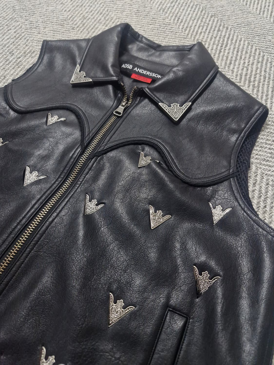 (시착만 한 새상품) 앤더슨벨 웨스턴 레더 베스트 s/m 상품이미지1