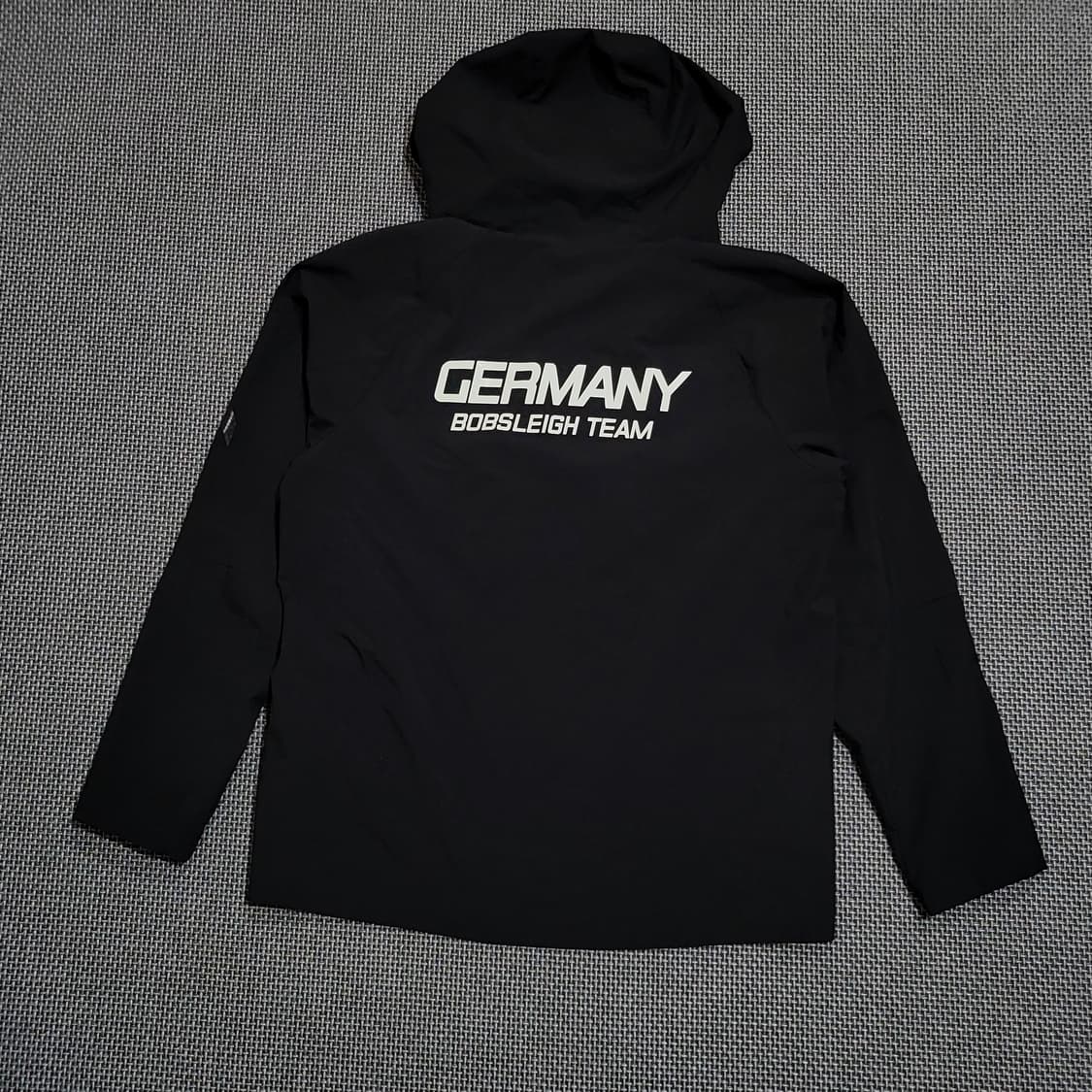 데상트 독일 바람막이 자켓 블랙 (100) 상품이미지2