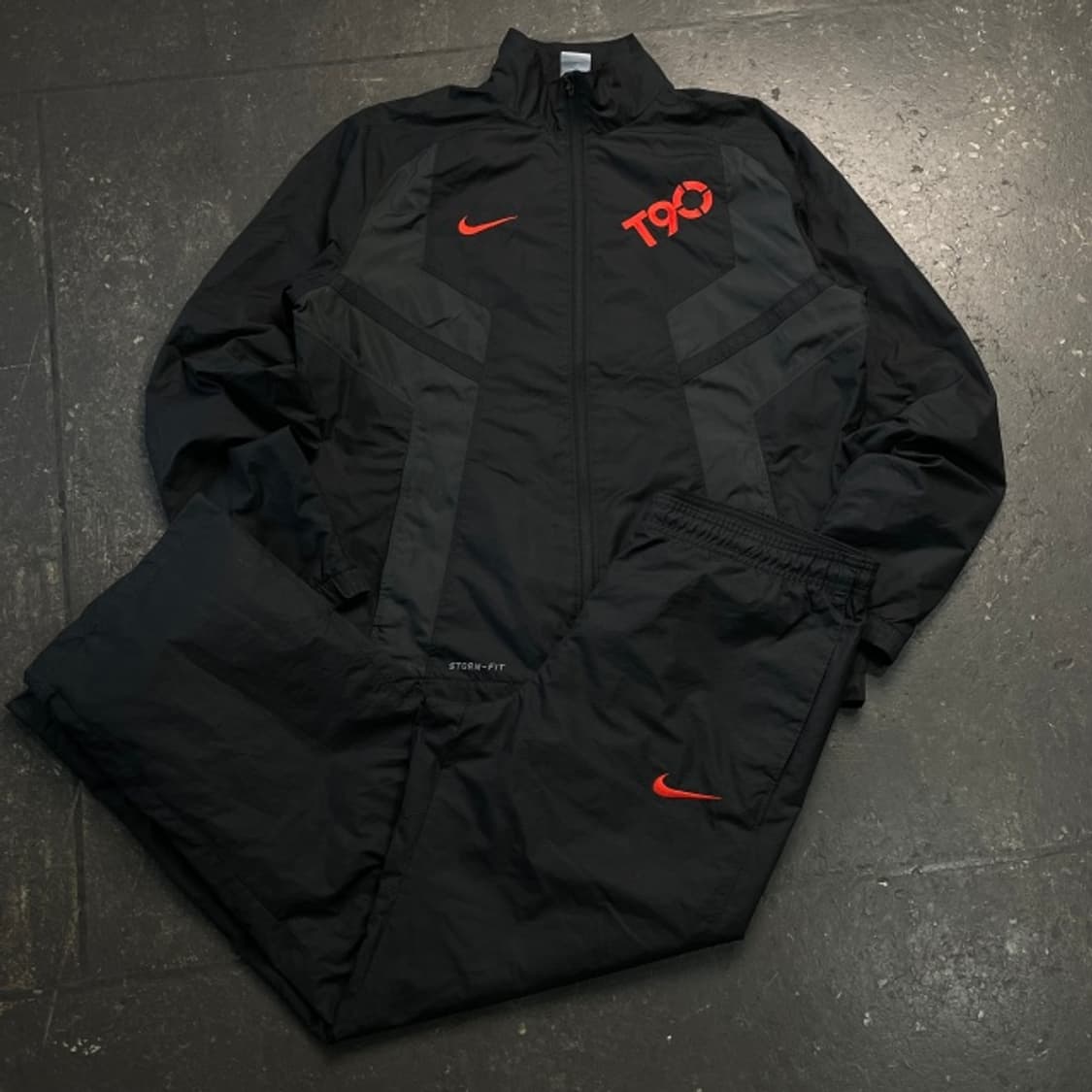 100 나이키 스톰핏 토탈 90 셋업 상품이미지1