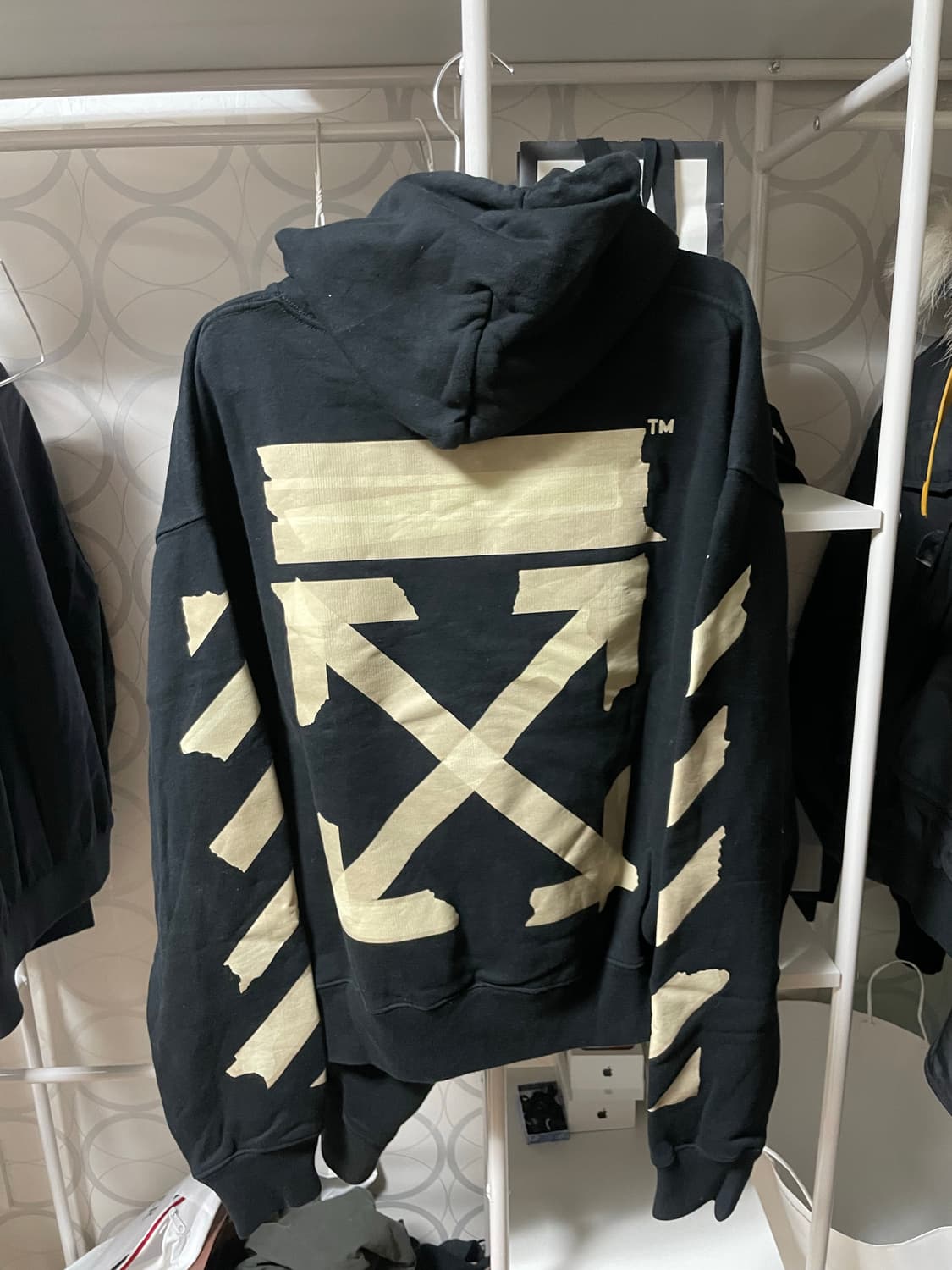 오프화이트 후드티  상품이미지1