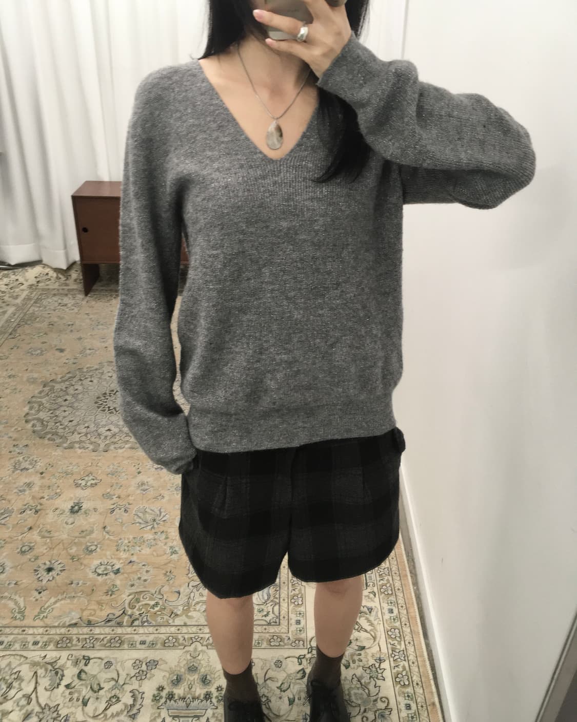 그레이 브이넥 니트 상품이미지1