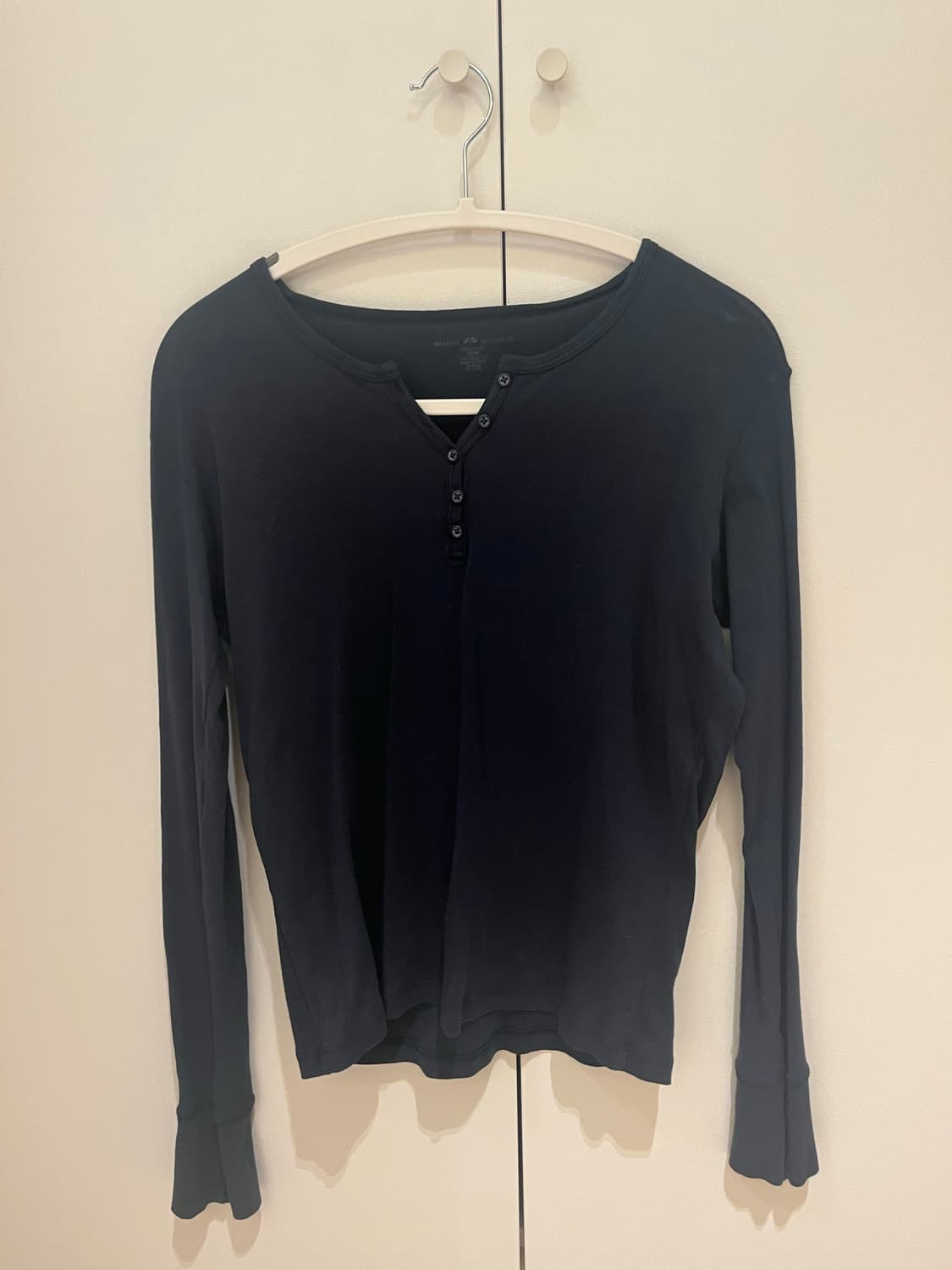 브랜디멜빌 네이비 버튼 긴팔티 상품이미지1