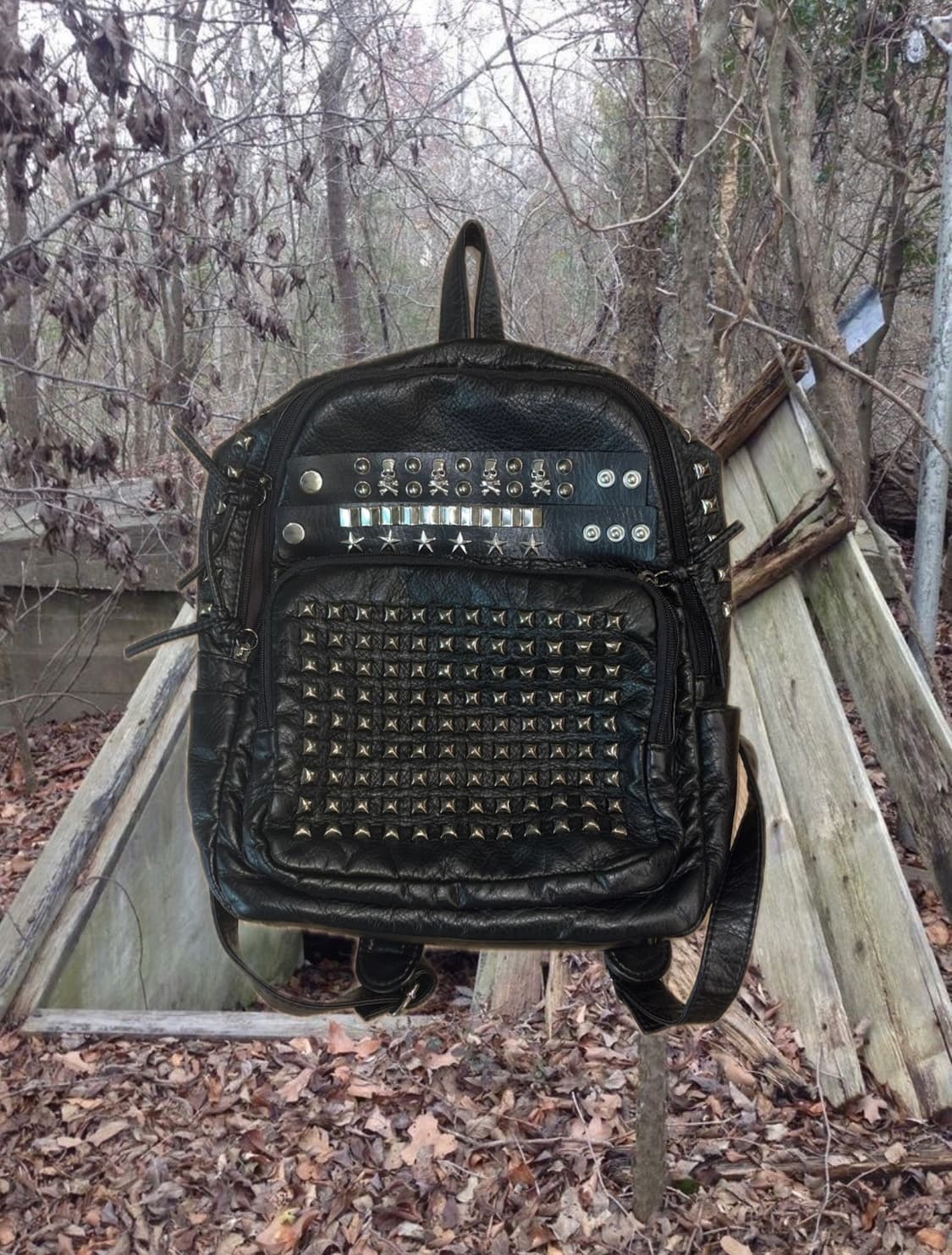 STUD LEATHER BACKPACK 상품이미지1
