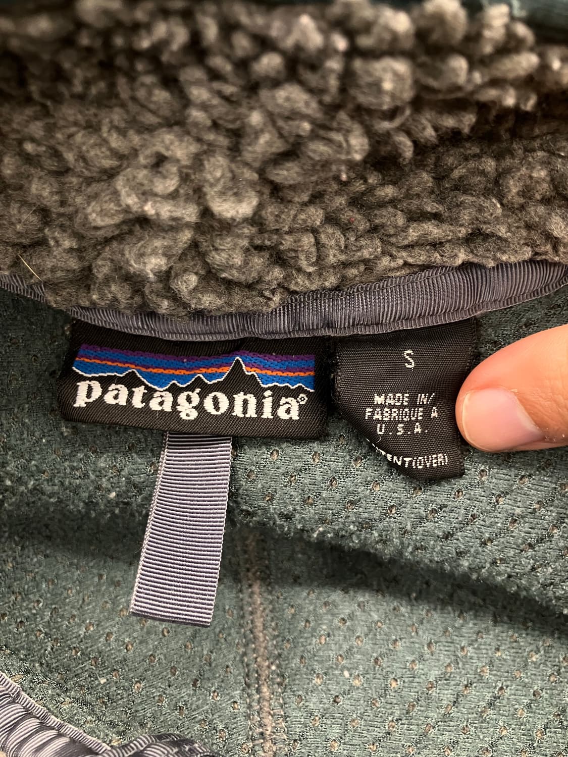 파타고니아 클래식 레트로 딥파일 플리스 그린 상품이미지2