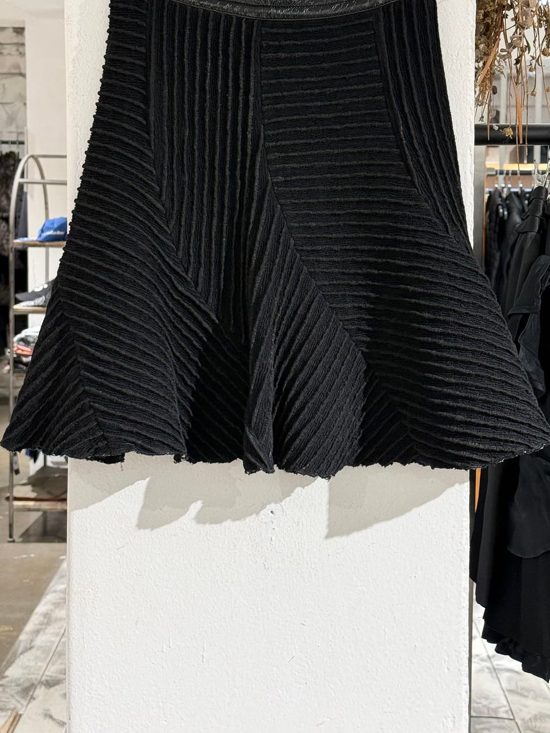 루이비통 블랙 코티드 울 플레어 미디 스커트 상품이미지3