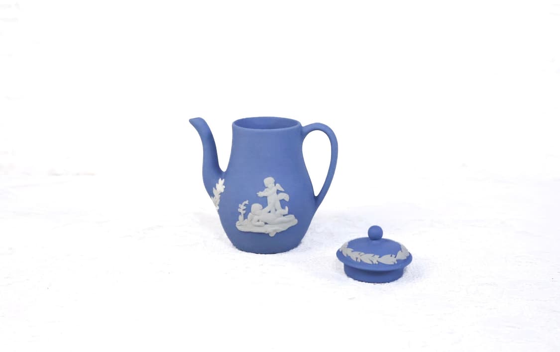 [영국앤틱]웨지우드 제스퍼웨어 페일블루 미니어처 커피팟 상품이미지6