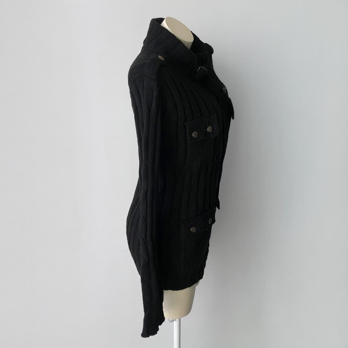 블랙 하이넥 버튼 디테일 니트 짚업 상품이미지5