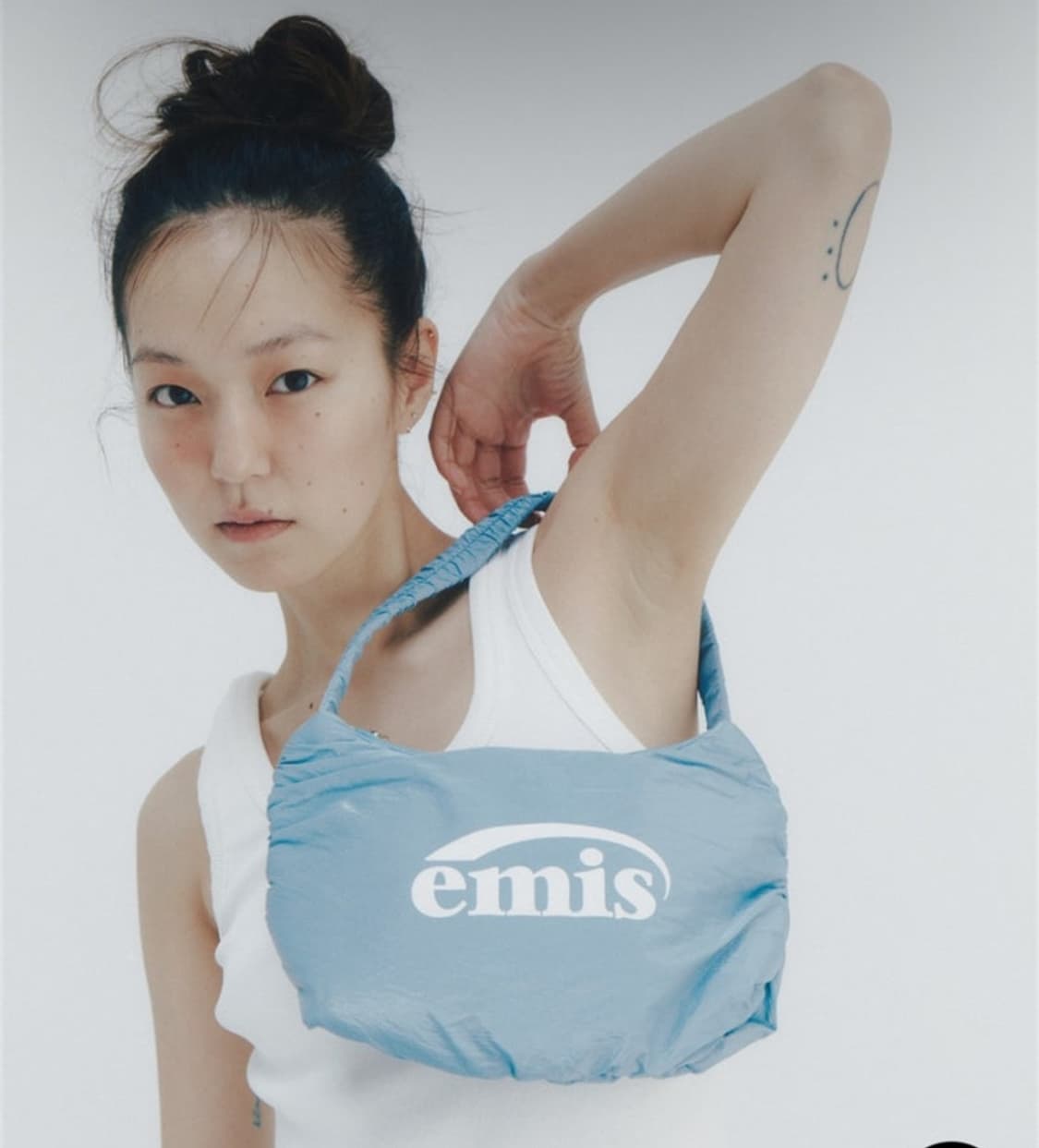 이미스 셔링 글로시 호보백 스카이블루 스탠드오일 상품이미지1